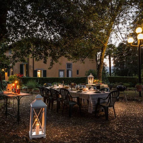 Dine al fresco in the charming woodland area