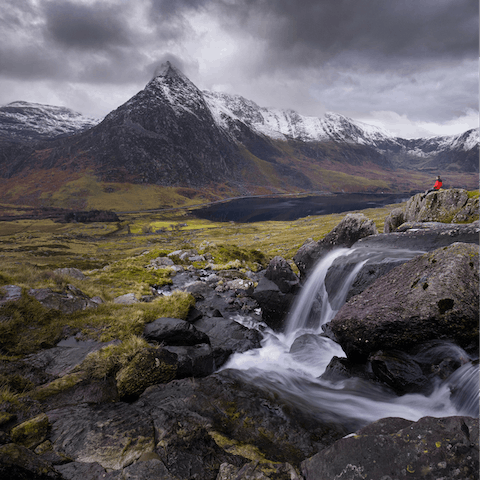 Explore the beauty of Snodownia by driving around the area