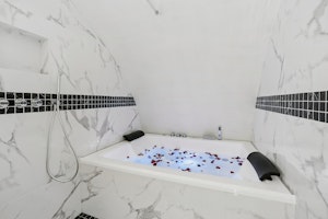 Brick & Bubbles image 7
