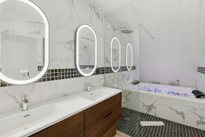 Brick & Bubbles image 3