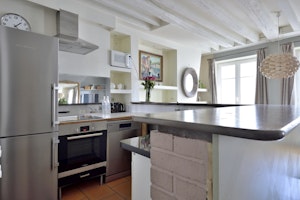 Romantic Refuge image 5