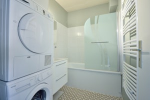 Romantic Refuge image 4