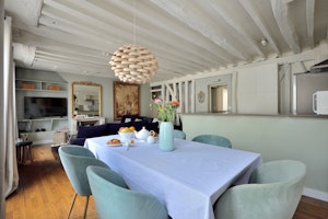 Romantic Refuge image 3
