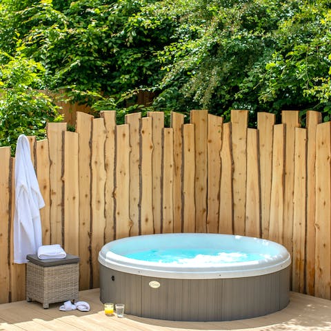 Close your eyes and relax in the lodge's very own hot tub