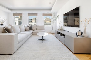 Urban Elegant Abode image 11