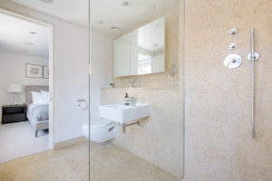 Urban Elegant Abode image 9