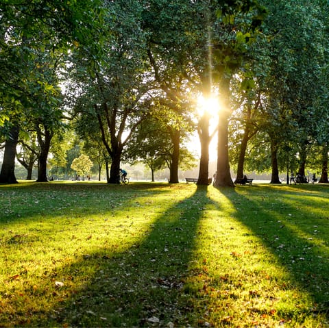 Take your morning walks through Hyde Park, a three-minute stroll away