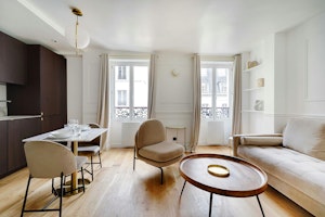 Grenelle Afternoon image 1