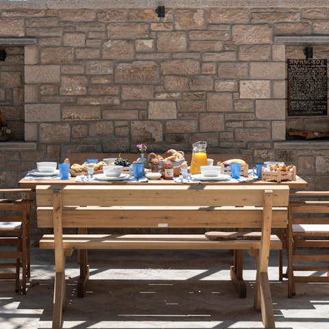 Serve up a delicious alfresco brunch on the patio