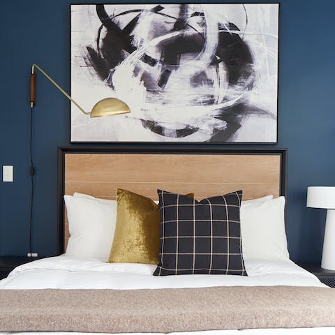 Wake up in the stylish bedroom feeling rested and ready for a day of walking, cycling and boating around the city's lakes