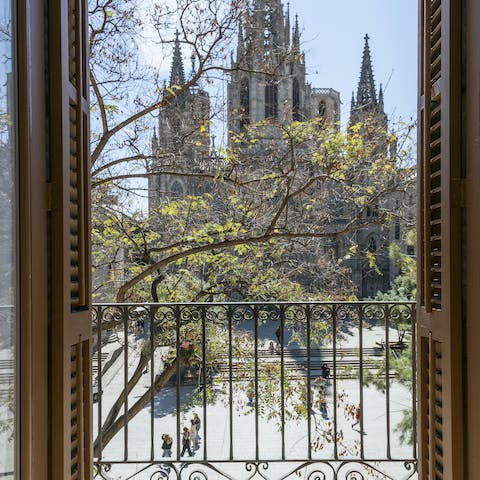 Enjoy the spectacular position of this apartment overlooking the Cathedral 