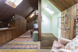 Oak Lodge image 15