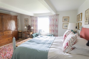 Oak Lodge image 12