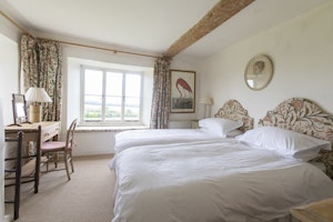 Oak Lodge image 10