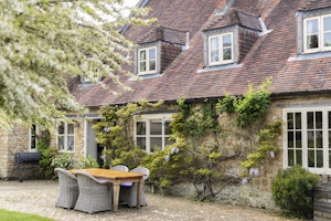 Oak Lodge image 3