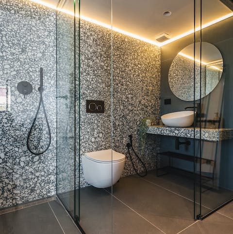 Get ready for a night out in Catania in the stylish bathroom