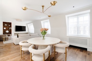 Champagne in Mayfair image 9