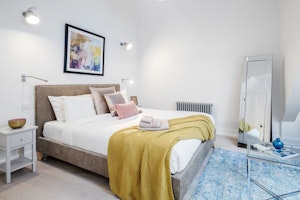 Upstager image 12