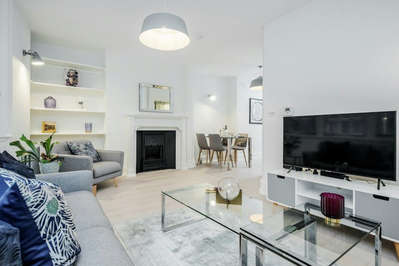 Upstager main image