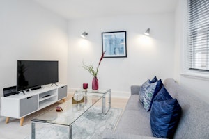 Upstager image 9