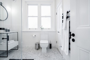 Upstager image 6