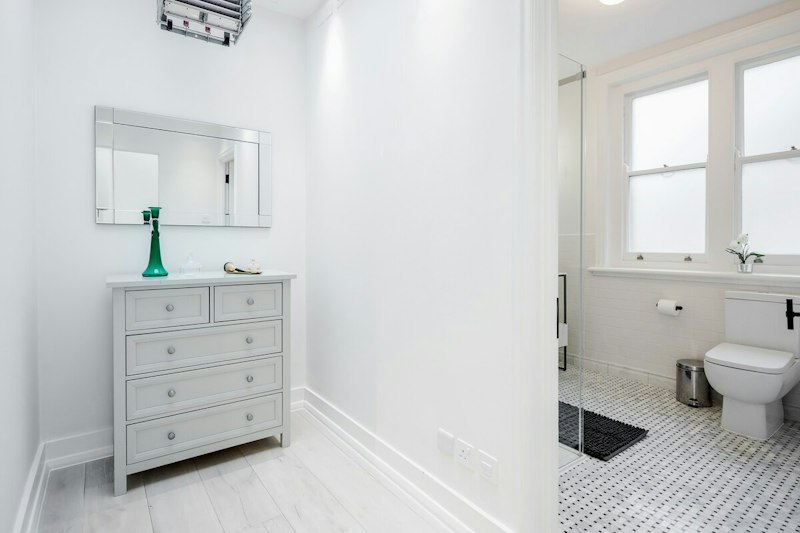 Upstager additional image