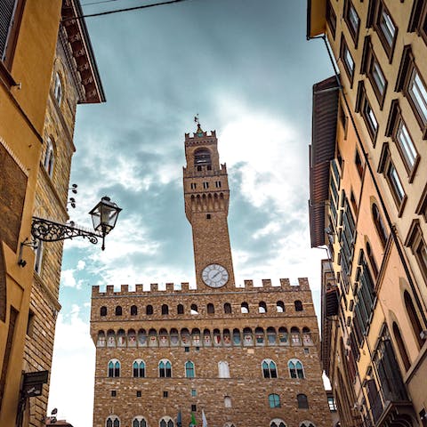 Walk to the beautiful Palazzo Vecchio on the Piazza della Signoria