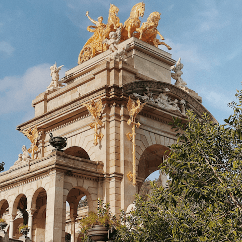 Explore the attractions of Ciutadella Park, including its zoo, castle, and statues