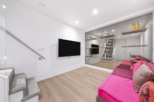 Capital Hideaway image 2