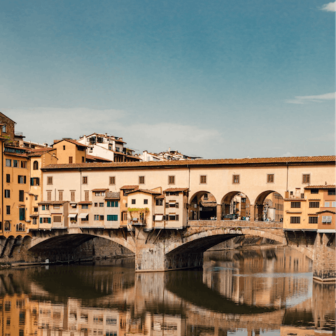 Wind your way through the streets to admire the artisanal craftsmanship on Ponte Vecchio