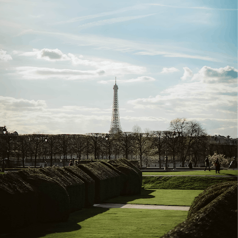 Take a ten-minute walk to the Jardin des Tuileries on the banks of the River Seine