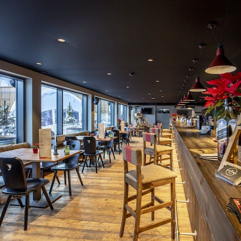 Enjoy aprés-ski vibes in the bistro downstairs