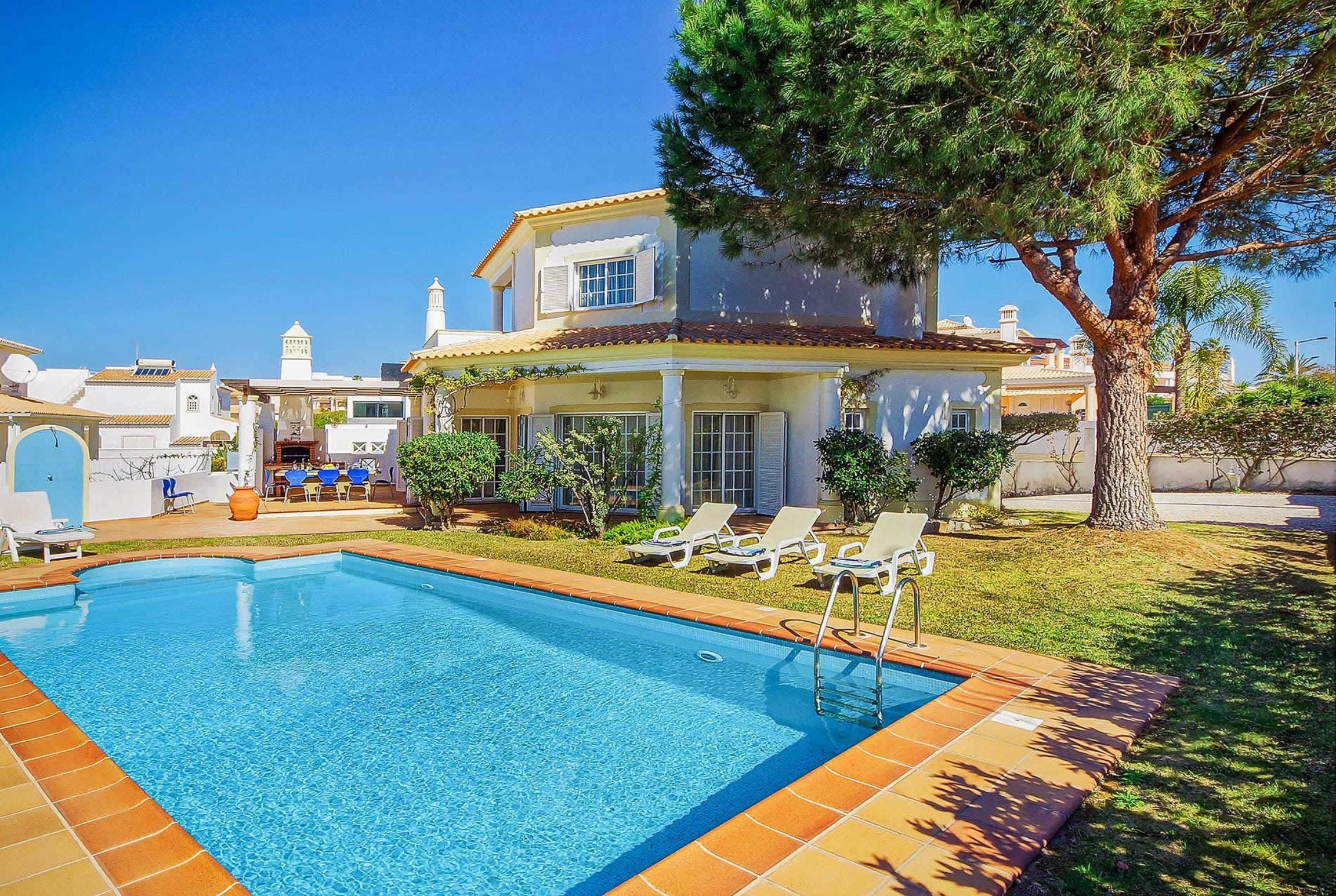 Villa Rustic, Guia, Algarve | Plum Guide