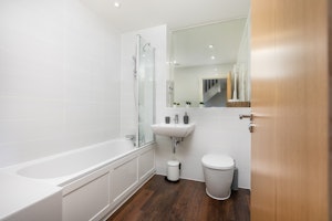Albatross House image 11