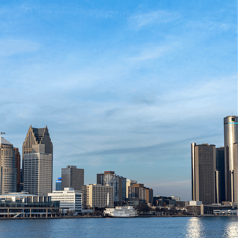 Discover the best of Detroit from your enviable location, only a fifteen-minute walk from the riverfront