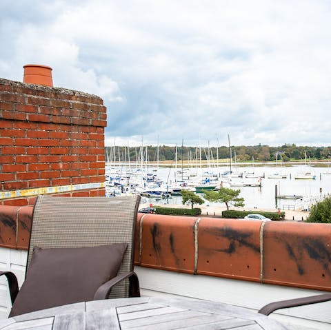 Enjoy outdoor a barbecue feast with stunning River Hamble views up on the rooftop terrace
