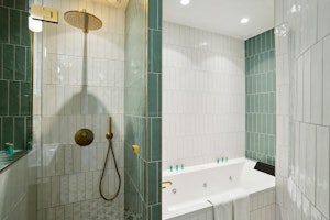 Cadenza Chic image 6