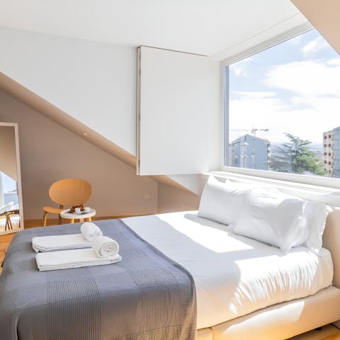 Snuggle up in the cosy bed after sightseeing around the city