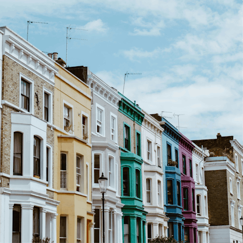 Amble around Notting Hill, home to cafes, pubs, and eateries