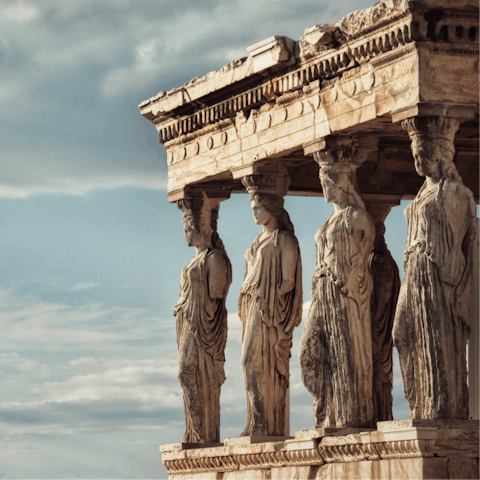  Stroll through the inspiring streets to the Acropolis – less than fifteen–minutes away