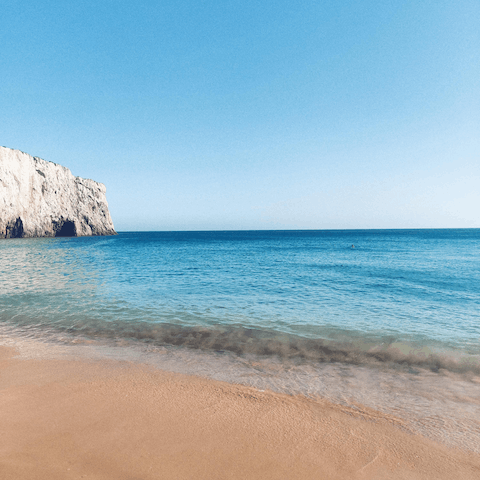 Visit the nearby beaches of Lagos and Praia da Luz, just a short drive away
