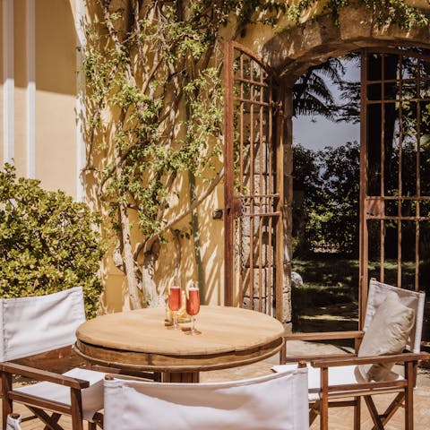 Serve your favourite evening drinks on the terrace