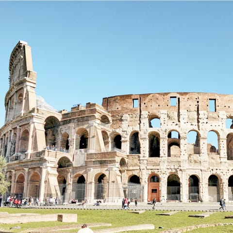 Stroll to the iconic Colosseum of Rome in just a few minutes