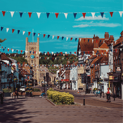 Explore Henley-on-Thames on foot – the river, high street and local shops are just a short stroll away
