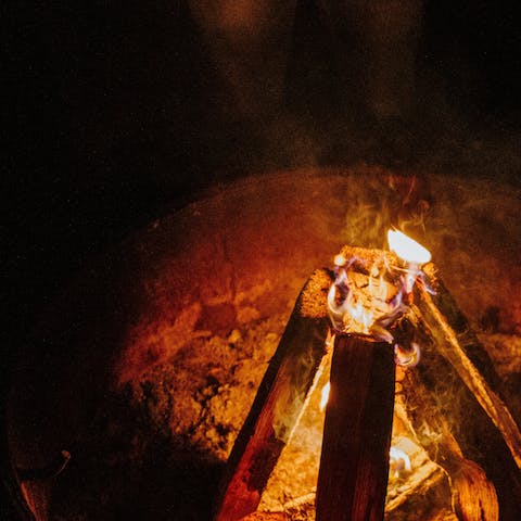 Cosy up for an evening of stargazing beside the fire pit