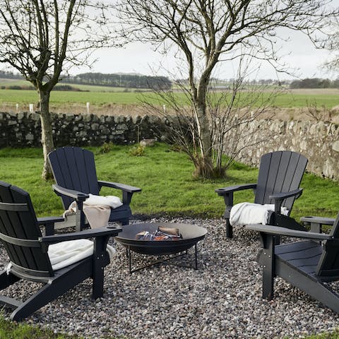 Light the fire pit and savour the magic of the great outdoors