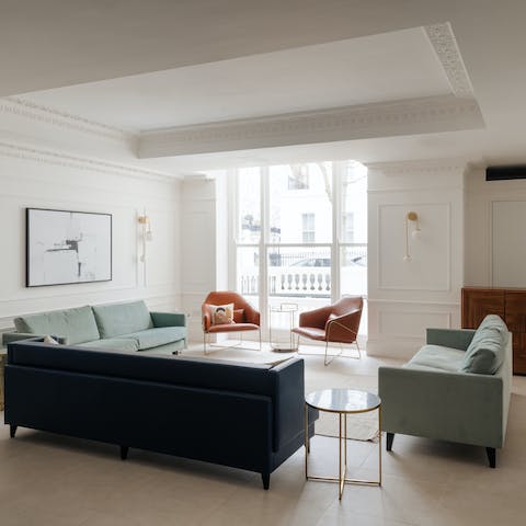 Feel connected to the heart of London living from the communal lounge
