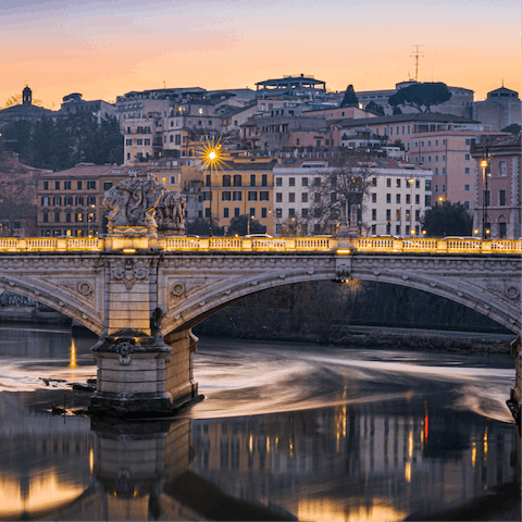 See the Tiber river from the Ponte Sisto, only minutes away 