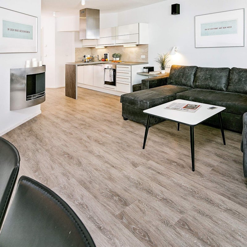 Get cosy and warm next to the bioethanol fireplace in the living room