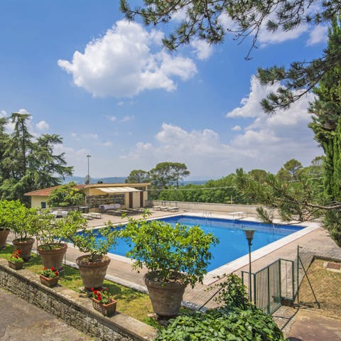 Dive in for a morning swim then dry off in the Tuscan sunshine